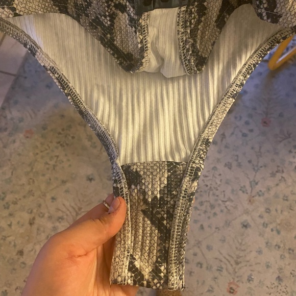 H&M Snakeskin Bodysuit in Perfect Condition - Picture 4 of 5